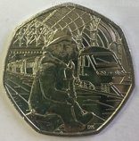 Монета Великобритании 50 пенсов "60 лет медвежонку Паддингтону (на вокзале)", AU, 2018